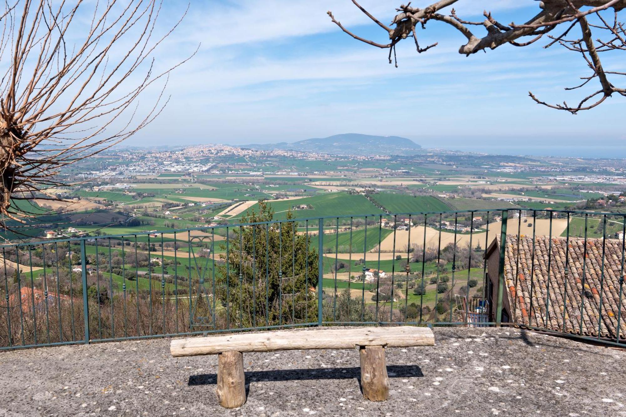 Apartamento Silenziosa Luna Recanati Exterior foto